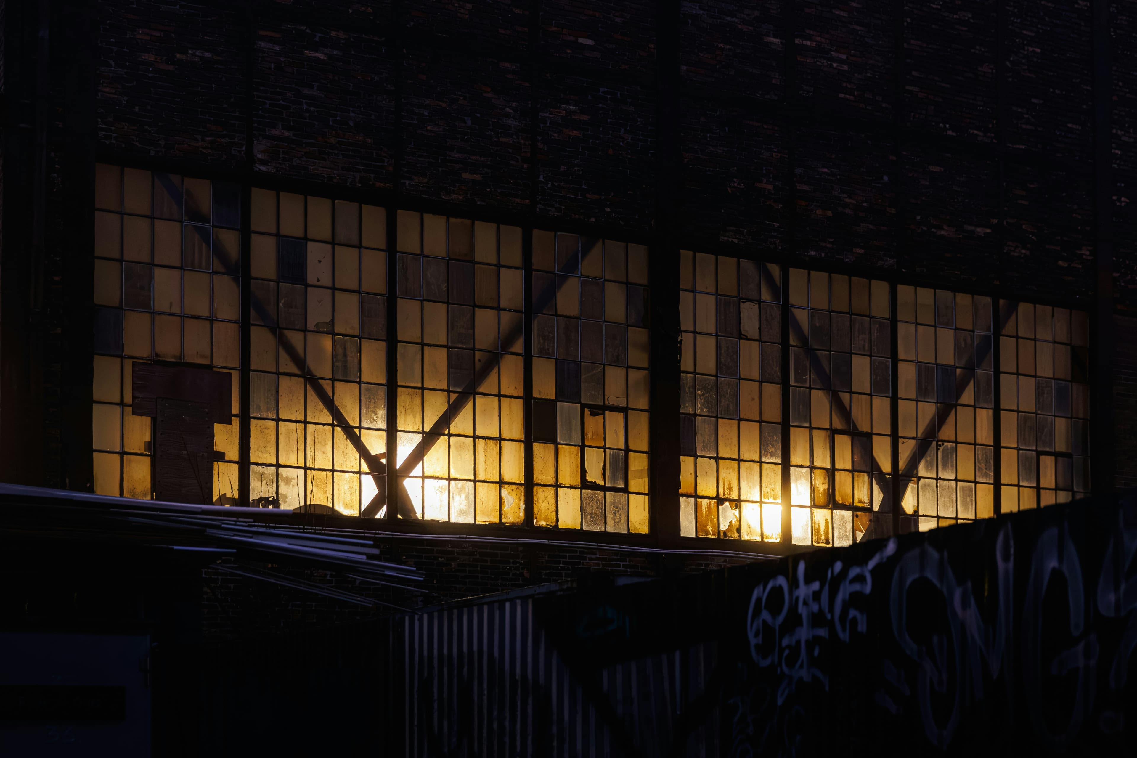 Industriearchitektur mit Lichtfenstern